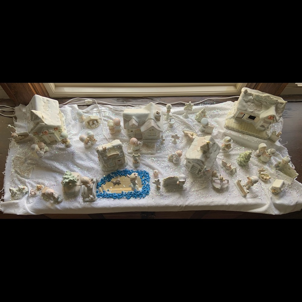 Sugar Town Christmas/Winter Scene 48 piece